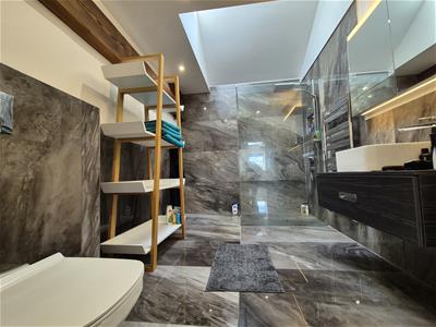EN SUITE SHOWER/WC